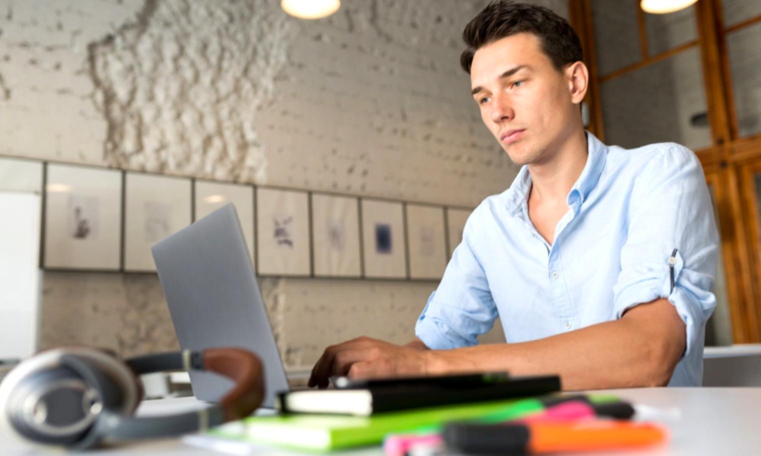 Séance de formation en finance personnelle avec graphiques et analyses